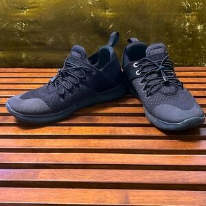 Women’s 6.5 black Nike athletic shoes